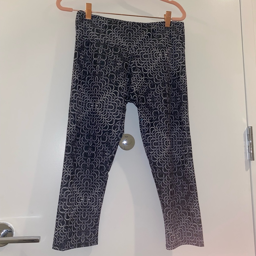 Onzie workout cropped pants